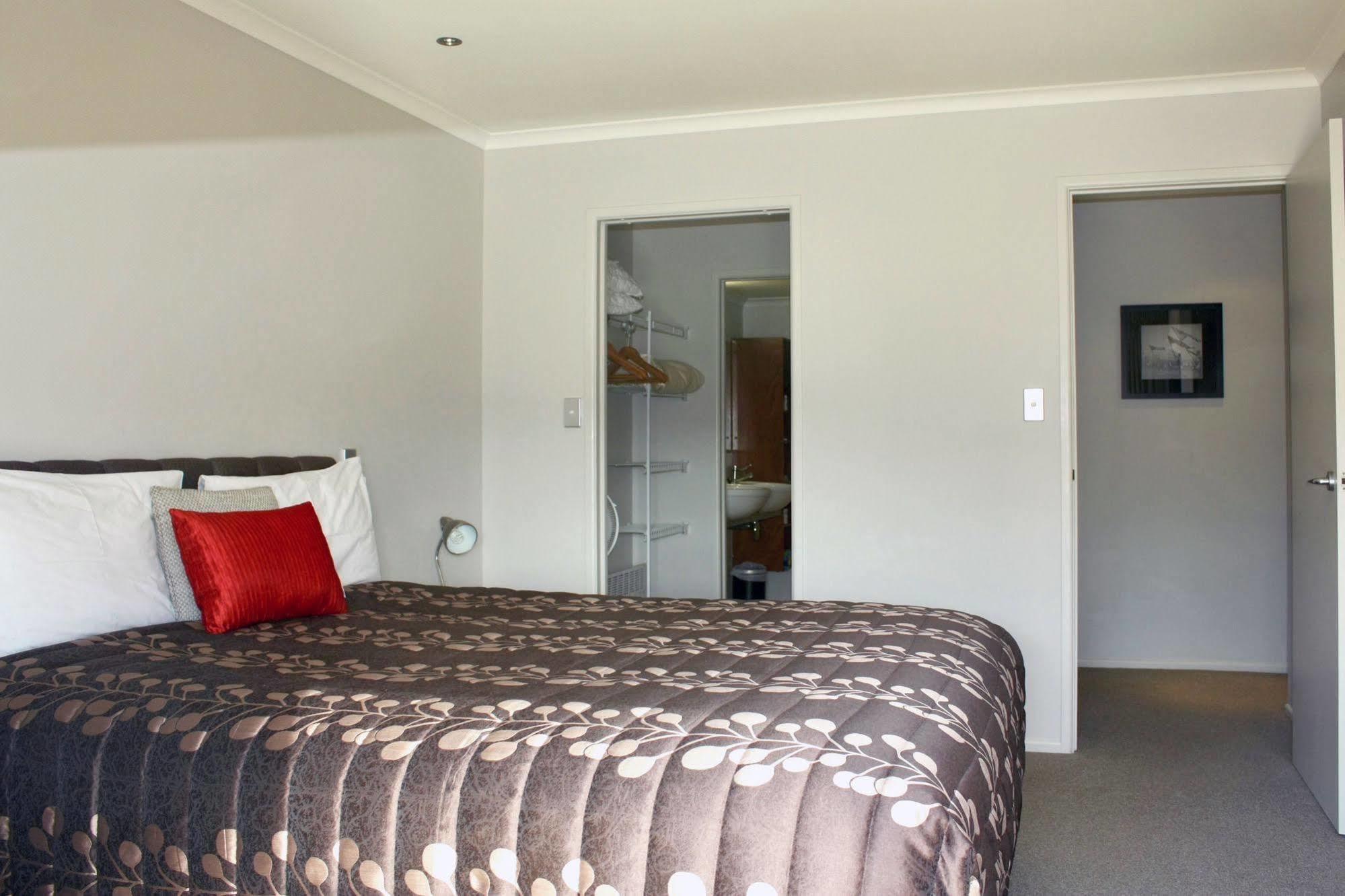The Reef Beachfront Aparthotel 5*
